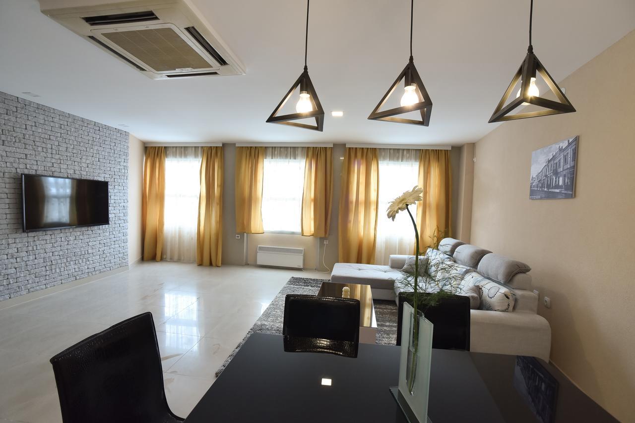 City Center Apartments ปิโรต์ ภายนอก รูปภาพ