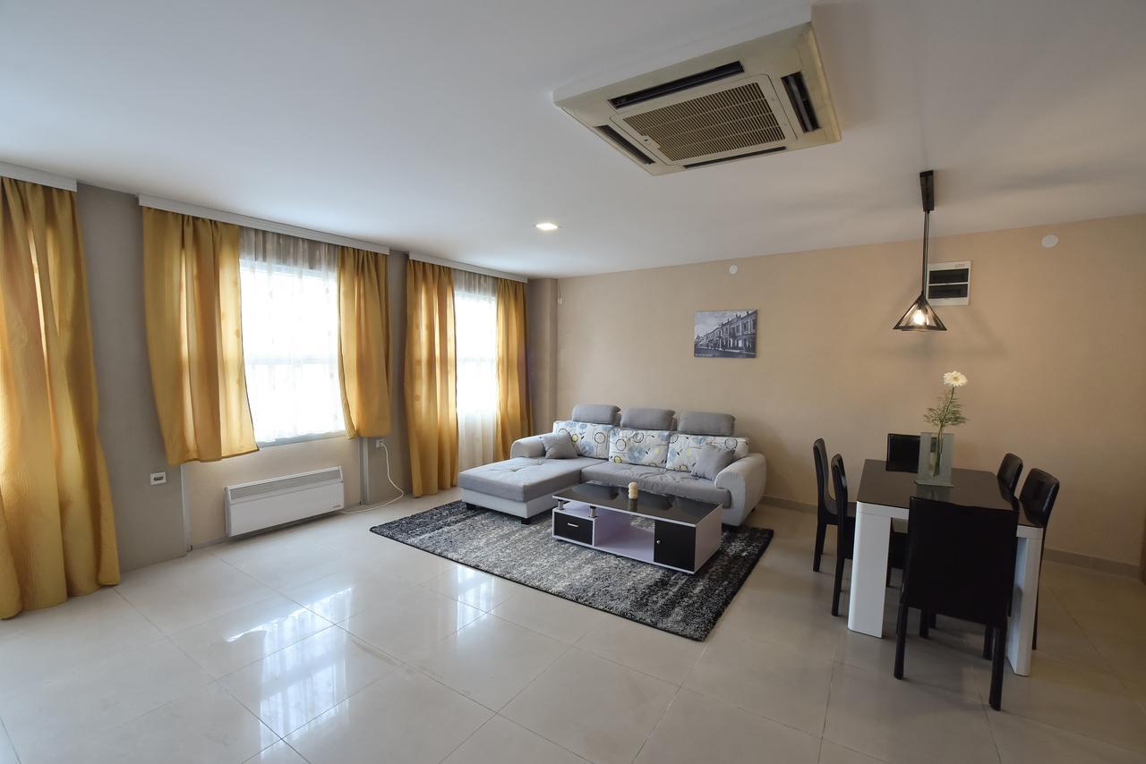 City Center Apartments ปิโรต์ ภายนอก รูปภาพ