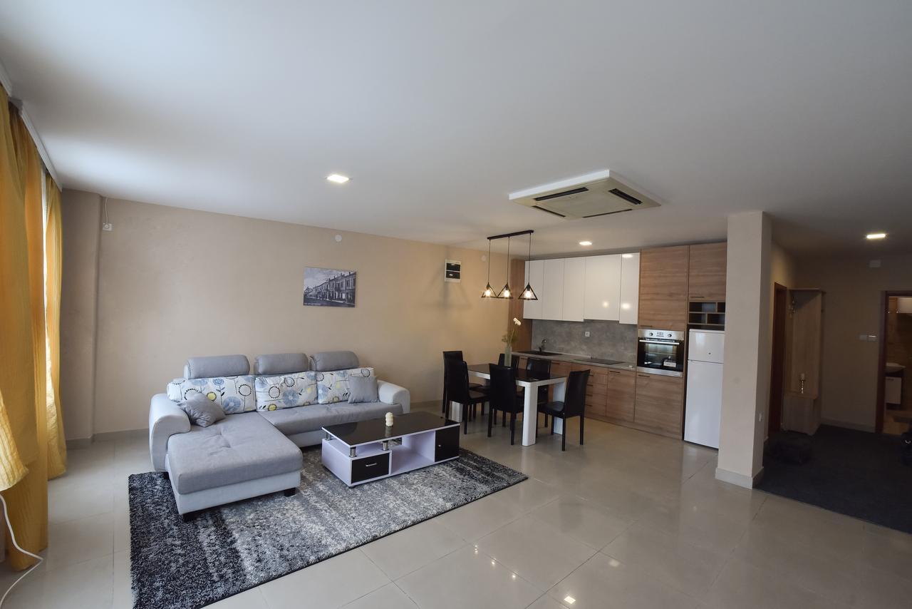 City Center Apartments ปิโรต์ ภายนอก รูปภาพ