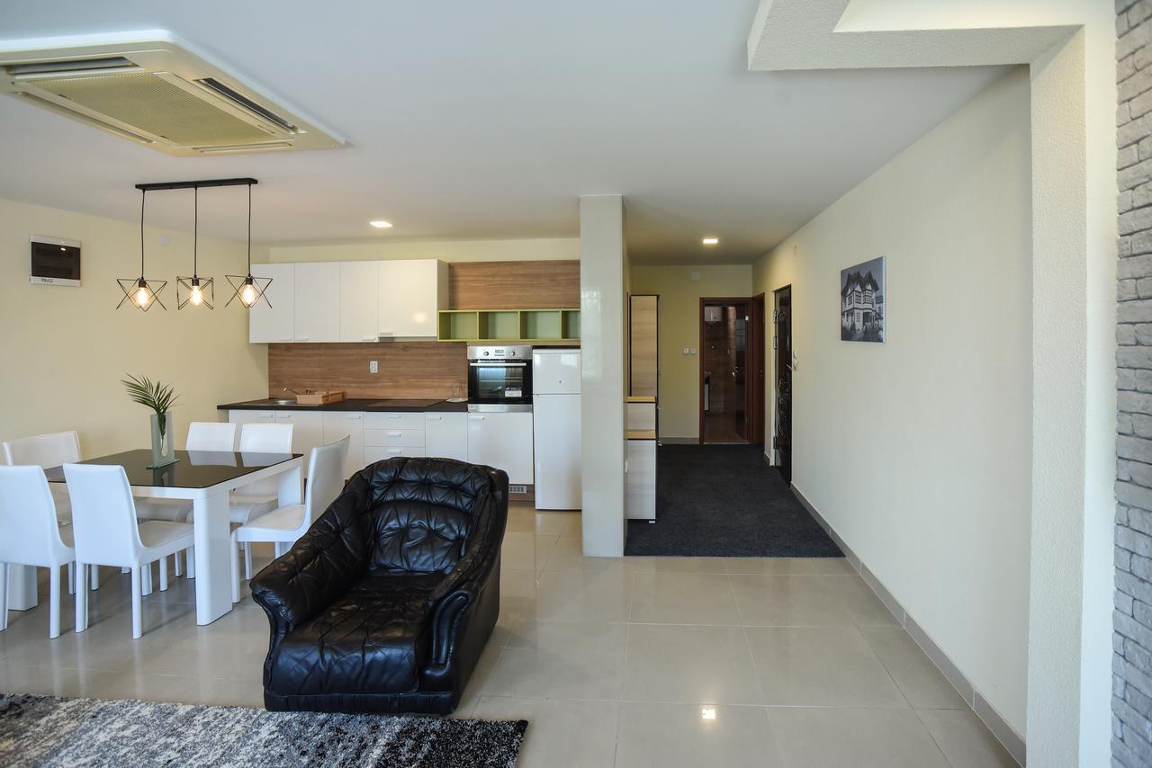 City Center Apartments ปิโรต์ ภายนอก รูปภาพ