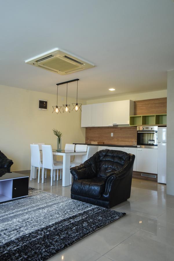 City Center Apartments ปิโรต์ ภายนอก รูปภาพ