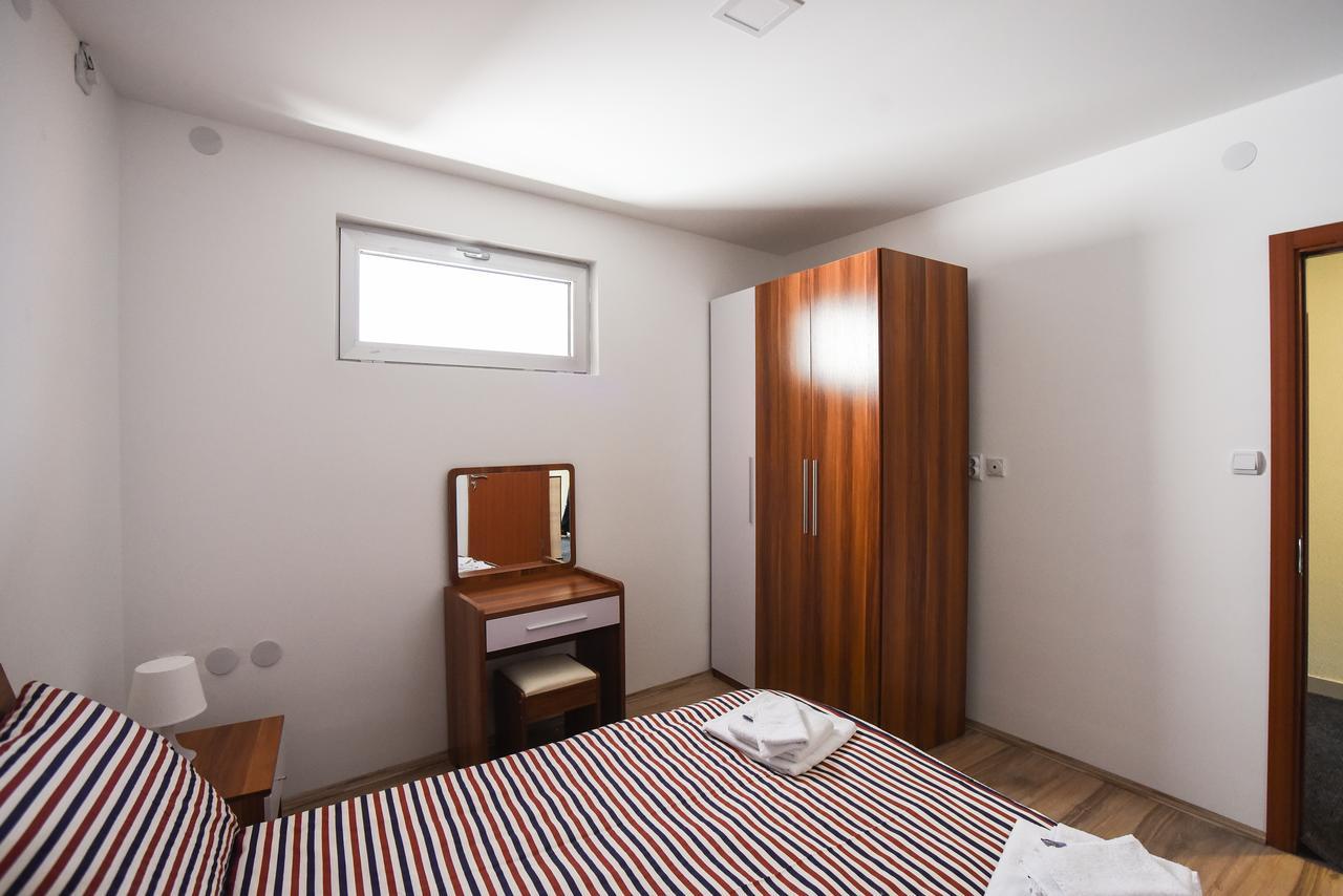 City Center Apartments ปิโรต์ ภายนอก รูปภาพ
