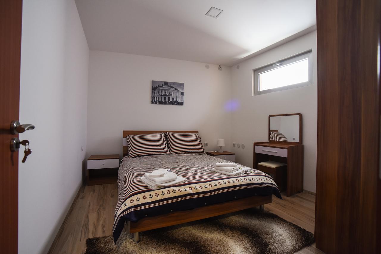 City Center Apartments ปิโรต์ ภายนอก รูปภาพ