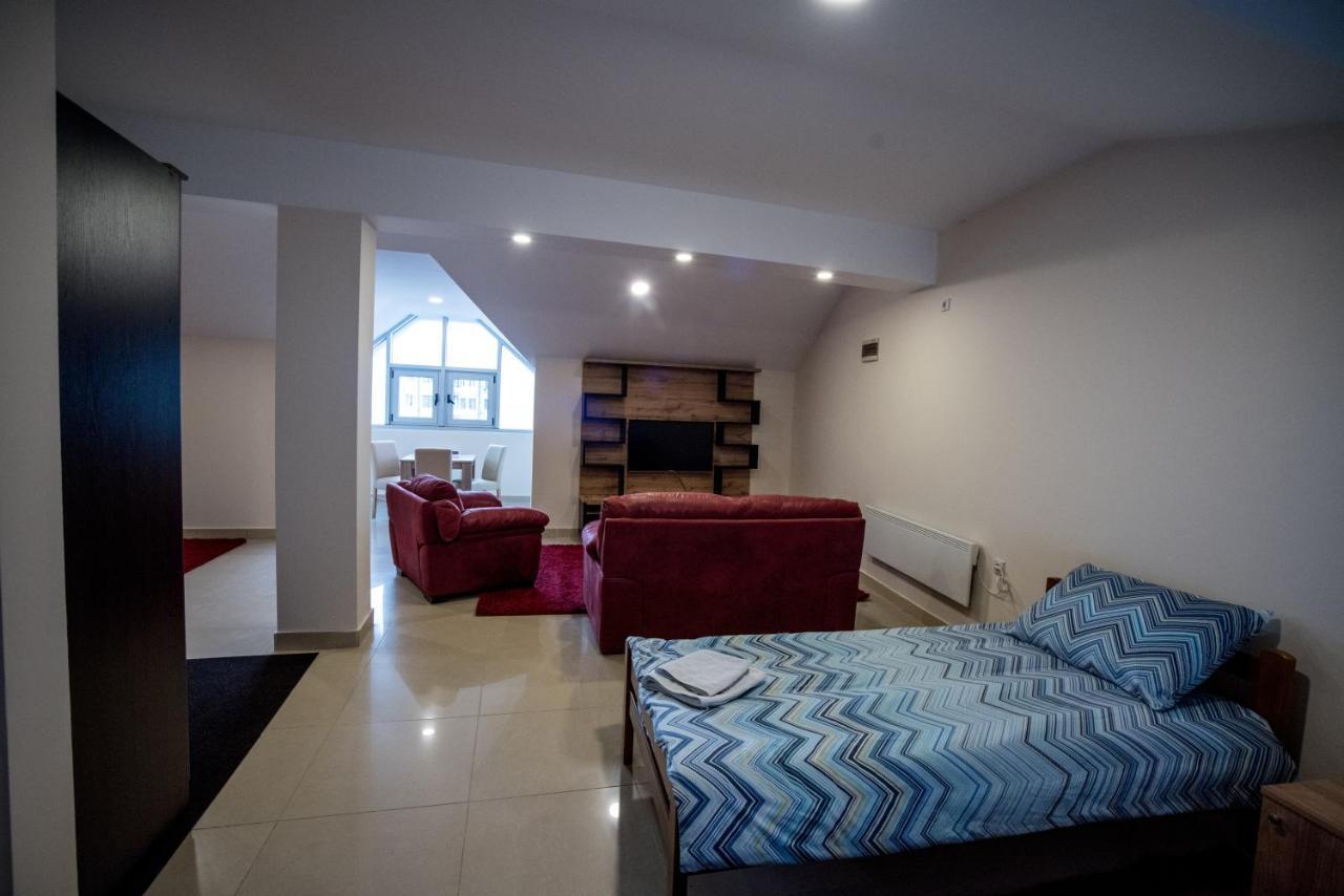 City Center Apartments ปิโรต์ ภายนอก รูปภาพ