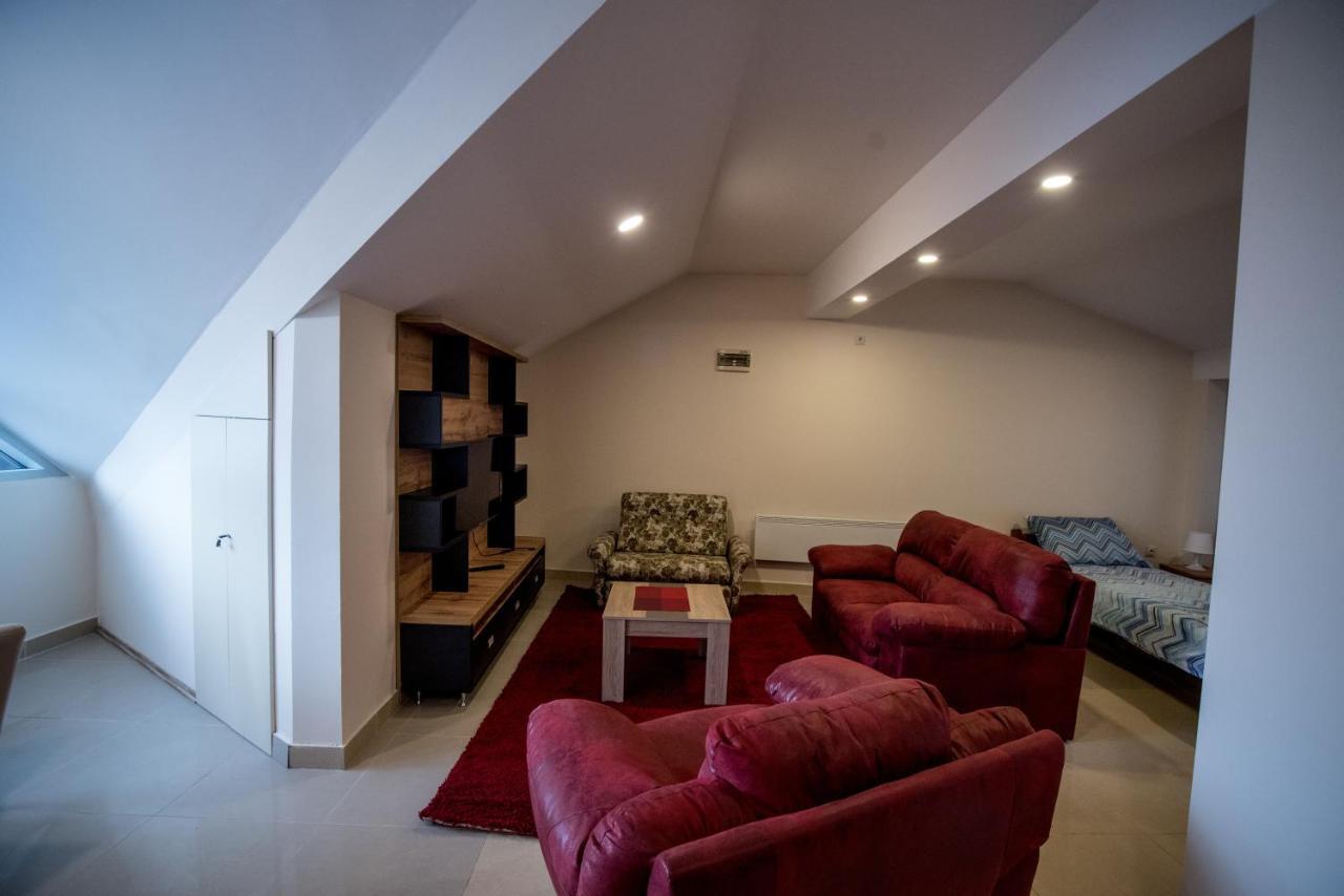 City Center Apartments ปิโรต์ ภายนอก รูปภาพ